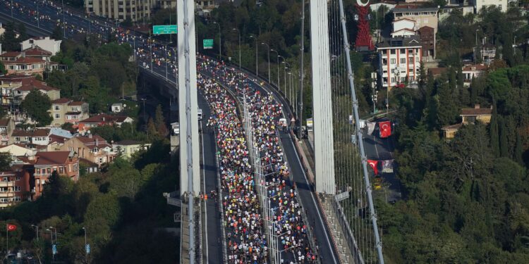 TÜRKİYE İŞ BANKASI 45. İSTANBUL MARATONU HEYECANLA TAMAMLANDI