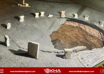 Sultanbeyli’de Çöken Yolda 3 Metre Çukur Oluştu!