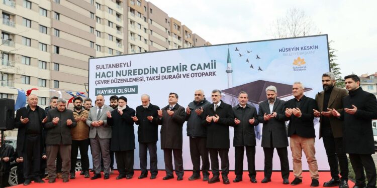 Sultanbeyli Hacı Nureddin Demir Camii İbadete Açıldı
