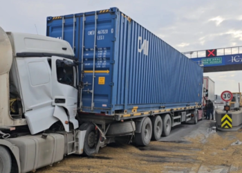 Beton mikseri TIR’a çarptı: 2 yaralı