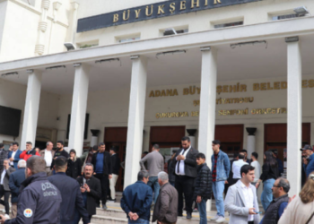 Adana’da belediye binasına silahlı saldırı!