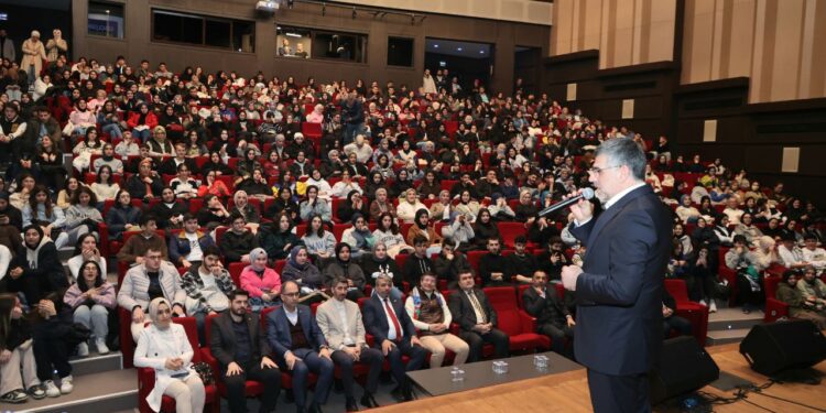 YKS Öğrencileri İçin Motivasyon Programı Düzenlendi