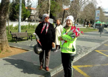 Muğla’da Trafik Ekiplerinden Kadın Sürücülere Özel Jest