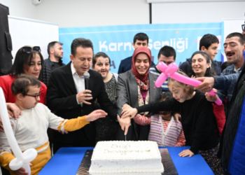 Tuzla’da özel öğrencilerin karne mutluluğu