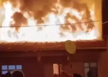 Sultanbeyli’de Gecekondu Alev Topuna Döndü