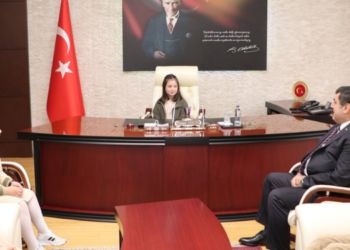 23 Nisan’da Makamlar Miniklere Emanet Edildi