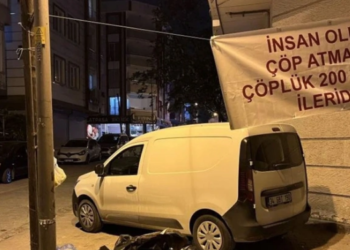 Esenyurt’ta çöplerden rahatsız olan vatandaş pankart astı!