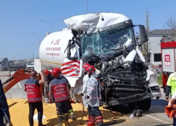 Sakarya’da LPG yüklü tanker tıra çarptı: 1