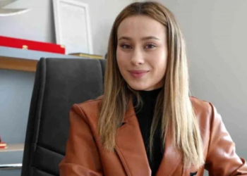 En genç kadın başkan mazbatasını aldı