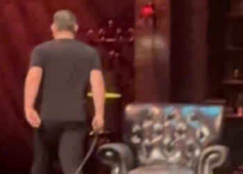 Cem Yılmaz sahneyi terk etti: Sebebi ise sonradan ortaya çıktı