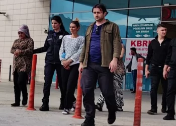 Soyguna geldiler, çıkışta polise yakalandılar!