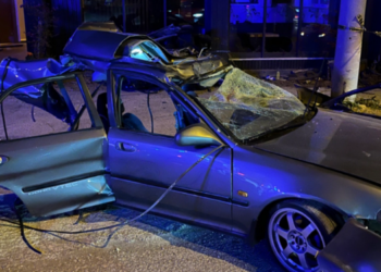 Kocaeli’de feci kaza: Otomobil ikiye bölündü