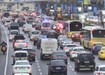 İstanbul trafiği bazı noktalarda durma noktasına geldi