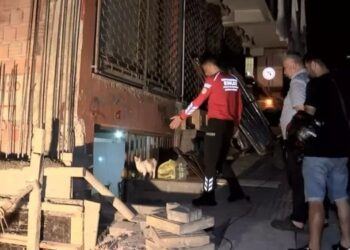 Esenler’de 6 katlı bina oluşan çatlaklar nedeniyle tahliye edildi