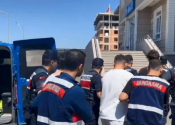 Bakanın adını kullanarak 87 milyon liralık vurgun yaptılar!