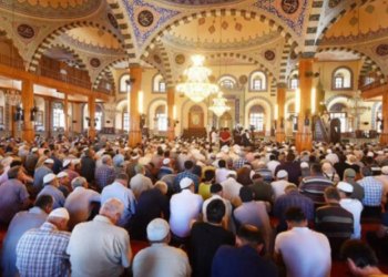 Bugün cuma namazı saat kaçta?