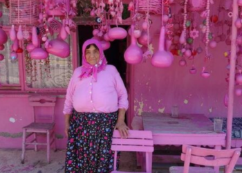 75 yaşındaki “Barbie Teyze”nin pembe hayatı