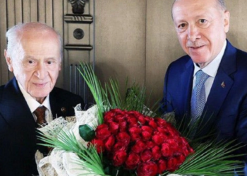 Erdoğan Bahçeli’ye yaşı kadar gül hediye etti