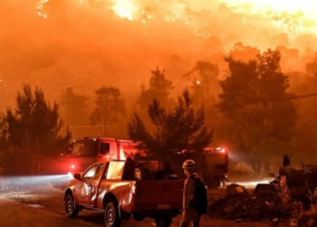 Yunanistan yanıyor: Atina için tahliye emri çıkartıldı!
