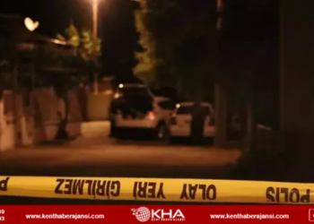 Anne ve babasını bıçakladı!