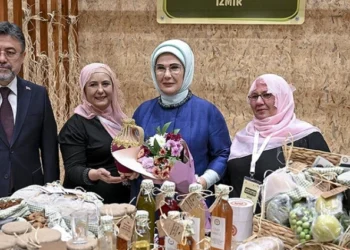 Emine Erdoğan, kadın çiftçilerle görüştü