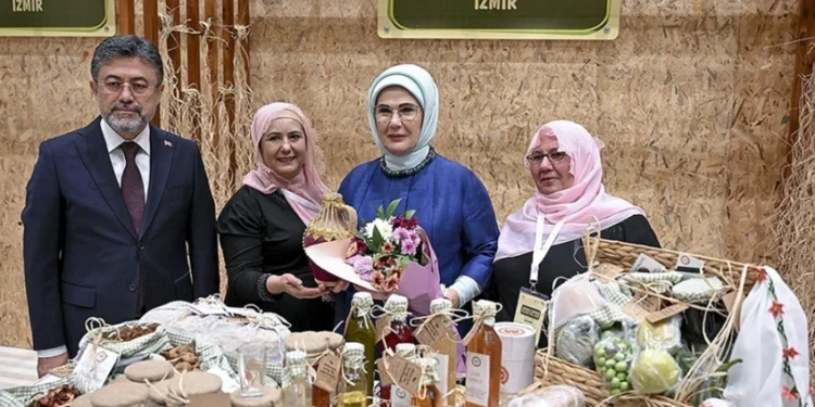 Emine Erdoğan, kadın çiftçilerle görüştü