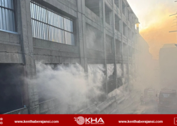 Zeytinburnu’da 12 katlı binada yangın