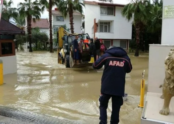 Antalya’da taşkın alarmı: 500 turist tahliye edildi