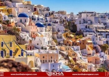 Deprem uyarısının ardından yüzlerce turist Santorini adasından ayrıldı