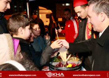 Başkan Tombaş, Teravih Namazında Vatandaşla Buluştu