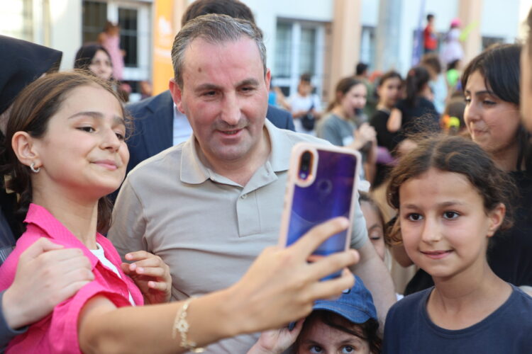 SULTANBEYLİ’DE 1 YILDA HİZMET RÜZGARI ESTİ