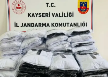 Sahte lisanslı tişört ticareti yapan şüpheli yakalandı