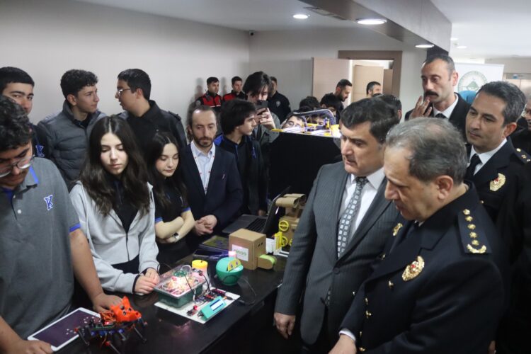 SULTANBEYLİ’DE POLİS HAFTASI COŞKUYLA KUTLANDI