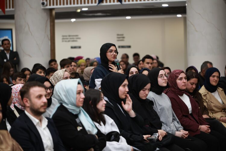 BİLAL ERDOĞAN SULTANBEYLİ’DE GENÇLERLE BULUŞTU