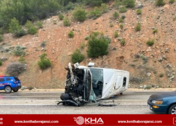 İzmir’de işçi servisi devrildi: 8 yaralı