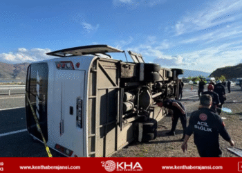 Elazığ’da midibüs devrildi: 22 yaralı