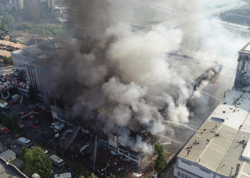 İstanbul’da iş yerinde yangını!