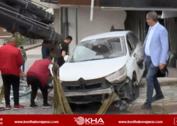 Sultanbeyli’de otomobil iş yerine girdi: 1 yaralı