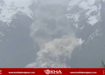 Buzul parçası bir köyü yok etti!