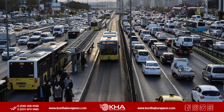 İstanbul trafiğinde ilk gün yoğunluğu