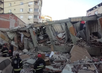 Gebze’de 7 katlı bina çöktü!