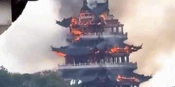 Yongqing Tapınağı alev alev yandı!