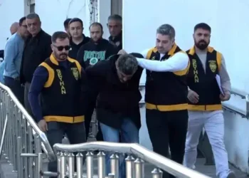Adana’da Firari Hükümlü “Yazar” Kimliğiyle Yakalandı: 2 Cinayetten 36 Yıl Hapis Cezası Vardı