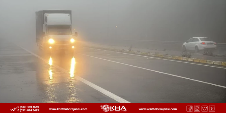 Bolu Dağı’nda Yoğun Sis ve Sağanak: Görüş Mesafesi 30 Metreye Düştü