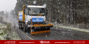 SULTANBEYLİ BELEDİYESİ’NDEN BUZLANMAYA KARŞI TUZLAMA ÇALIŞMASI