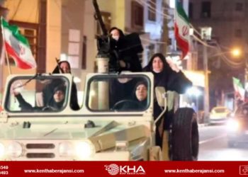 Tahran’da dikkat çeken görüntüler: Silahlı kadınlardan destek geçidi