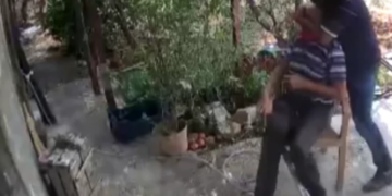 Mersin’de Yaşlı Adama Kasklı Canilik: Boynunu Kırmaya Çalışıp Başını Ezdi! 380 Saatlik Kamera İncelemesiyle Yakalandı