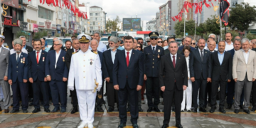Sultanbeyli’de 30 Ağustos Zafer Coşkusu: İlçe Protokolü Çelenk Sunma ve Tebrik Töreninde Buluştu
