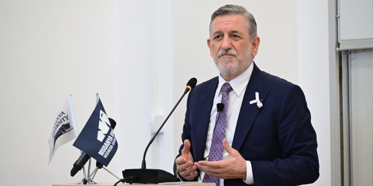 Bursa Ticaret ve Sanayi Odası (BTSO) Yönetim Kurulu Başkanı İbrahim Burkay, makine, metal ve otomotiv sektörlerinin temsilcileriyle bir araya gelerek 2030 Bursa Vizyonu kapsamında yürütülen ve yeni dönemde planlanan projeleri anlattı.