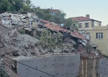 Zonguldak’ta Yan Bina Yıkılırken 3 Katlı Ev Çöktü: 1 Ölü, 1 Yaralı!